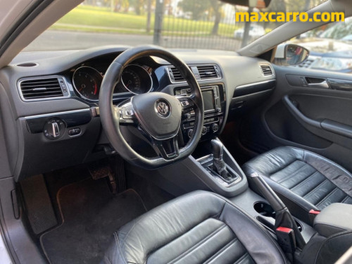 Foto do veículo VW - VolksWagen JETTA Highline 2.0 TSI 16V 4p Tiptronic 2017/2017 ID: 89138