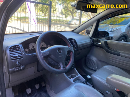 Foto do veículo GM - Chevrolet Zafira Elite 2.0 MPFI 16v 136cv 5p 2005/2005 ID: 89487