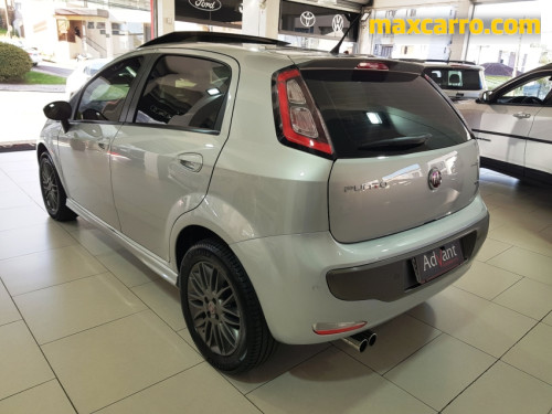Foto do veículo Fiat Punto Sporting Dualogic 1.8 Flex 16V 5p 2016/2015 ID: 89534