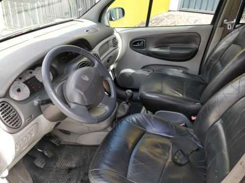 Foto do veículo Renault Scénic Privilège Hi-Flex 1.6 16V 2006/2005 ID: 84988