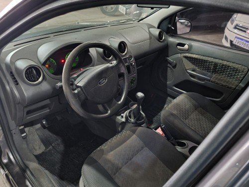 Foto do veículo Ford Fiesta Class 1.6 8V 98cv 5p 2003/2003 ID: 86827