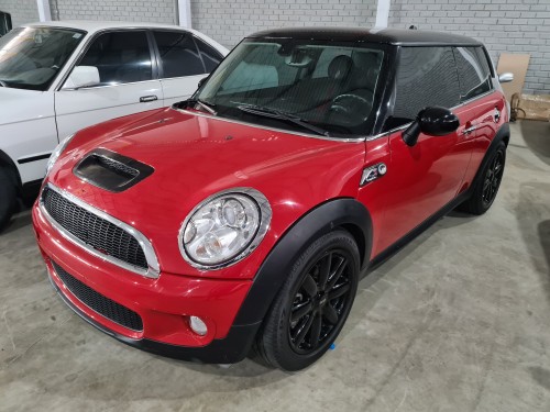 Foto do veículo MINI COOPER S 1.6 Aut. 2010/2009 ID: 86834