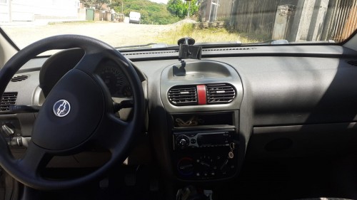 Foto do veículo GM - Chevrolet Corsa Sed.Prem. 1.0/ 1.0 FlexPower 8V 4p 2005/2004 ID: 86882