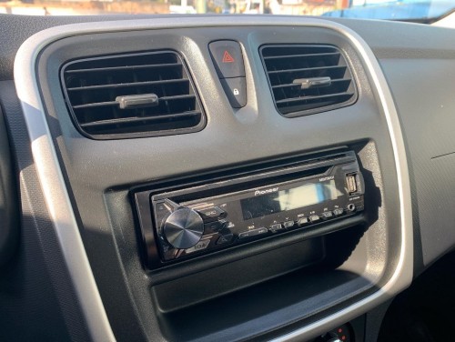 Foto do veículo Renault SANDERO Authentique Flex 1.0 12V 5p 2017/2016 ID: 87299
