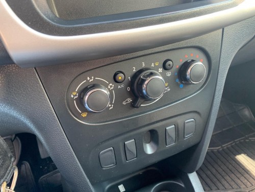 Foto do veículo Renault SANDERO Authentique Flex 1.0 12V 5p 2017/2016 ID: 87299