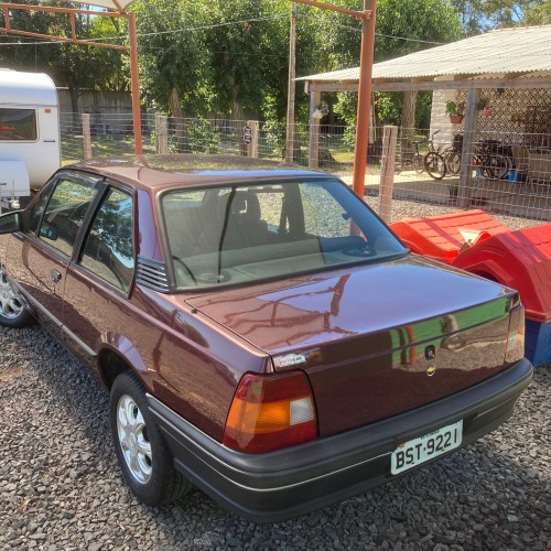 Foto do veículo GM - Chevrolet Monza Classic SE 2.0 /MPFI e EFI 2p e 4p 1994/1994 ID: 87385