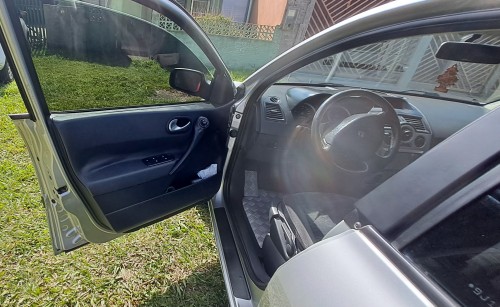 Foto do veículo Renault Megane Sedan Dynamique Hi-Flex 1.6 16V 2010/2009 ID: 87794