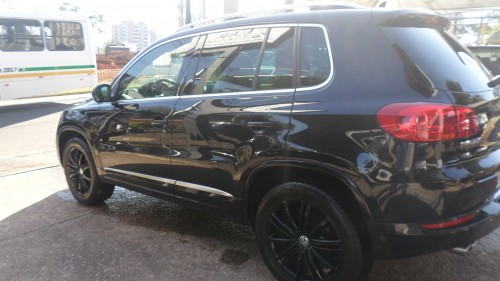 Foto do veículo VW - VolksWagen TIGUAN 2.0 TSI 16V 200cv Tiptronic 5p 2014/2013 ID: 87920