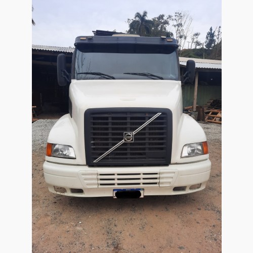 Foto do veículo VOLVO NH-12 380 4x2 2p (diesel) 2002/2002 ID: 88564