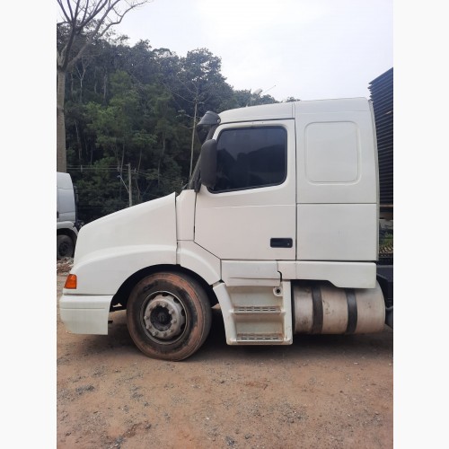 Foto do veículo VOLVO NH-12 380 4x2 2p (diesel) 2002/2002 ID: 88564