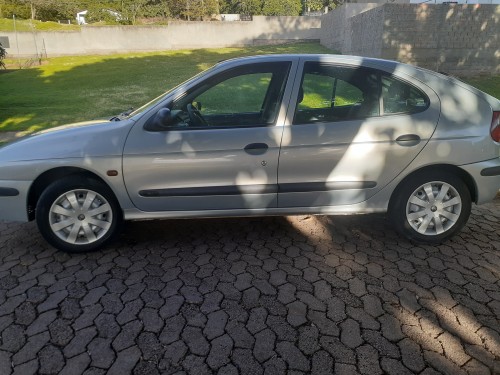 Foto do veículo Renault Megane Hatch RN 1.6 2003/2003 ID: 88642