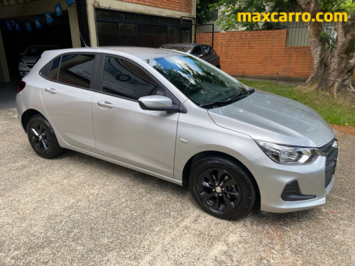 Foto do veículo GM - Chevrolet ONIX HATCH LT 1.0 12V Flex 5p Mec. 2021/2021 ID: 89868