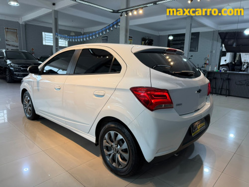 Foto do veículo GM - Chevrolet ONIX HATCH LT 1.0 8V FlexPower 5p Mec. 2019/2018 ID: 90186